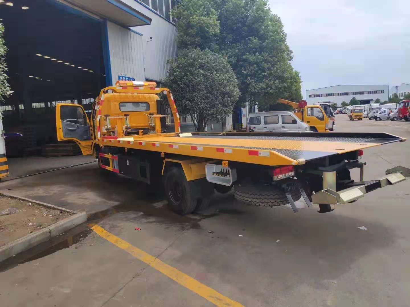 黄牌东风多利卡清障车