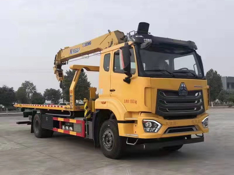 重汽豪沃单桥清障带吊